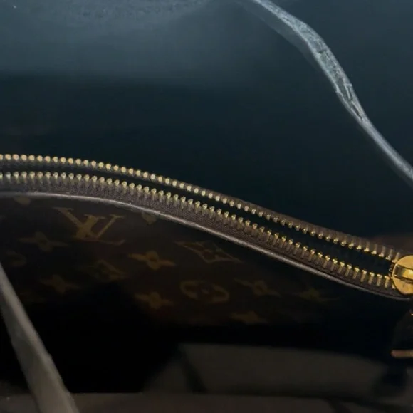 Louis Vuitton Classic Monogram Shoulder Bag - Picture 4 of 5